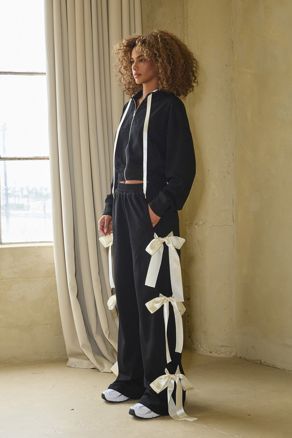 ASPEN BOW TIE WIDE SWEATPANTS - BLACK