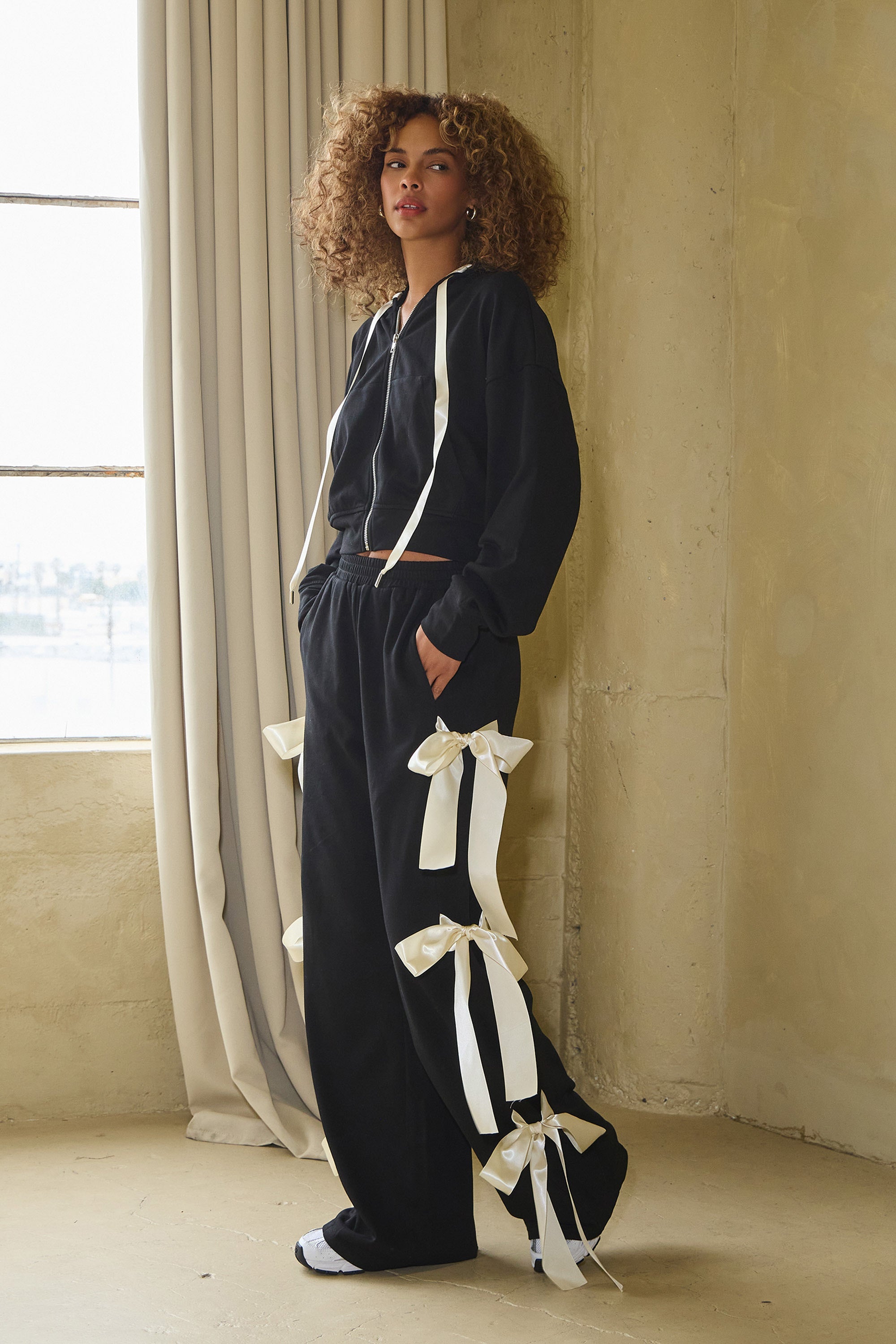 ASPEN BOW TIE WIDE SWEATPANTS - BLACK