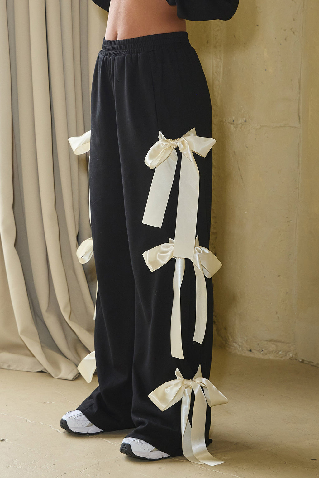 ASPEN BOW TIE WIDE SWEATPANTS - BLACK