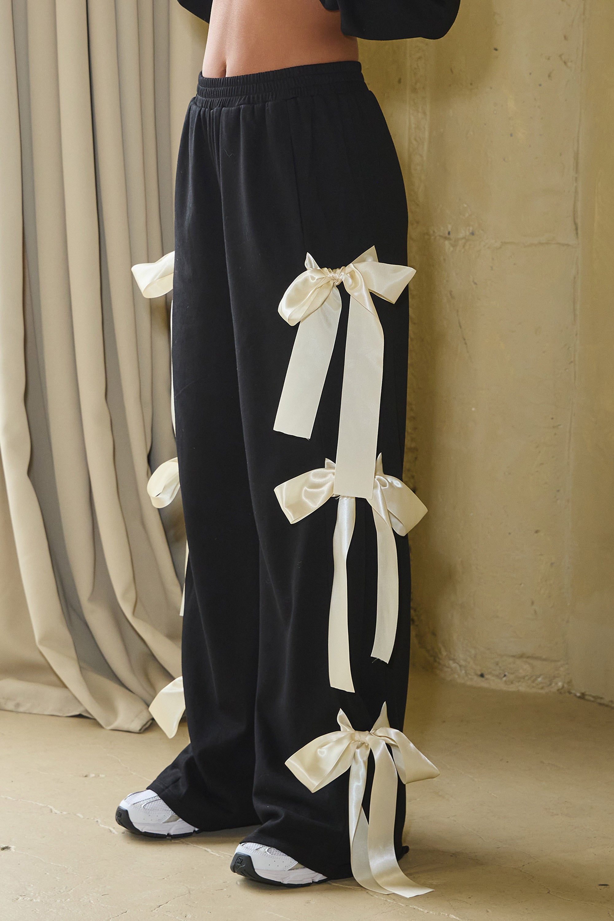 ASPEN BOW TIE WIDE SWEATPANTS - BLACK