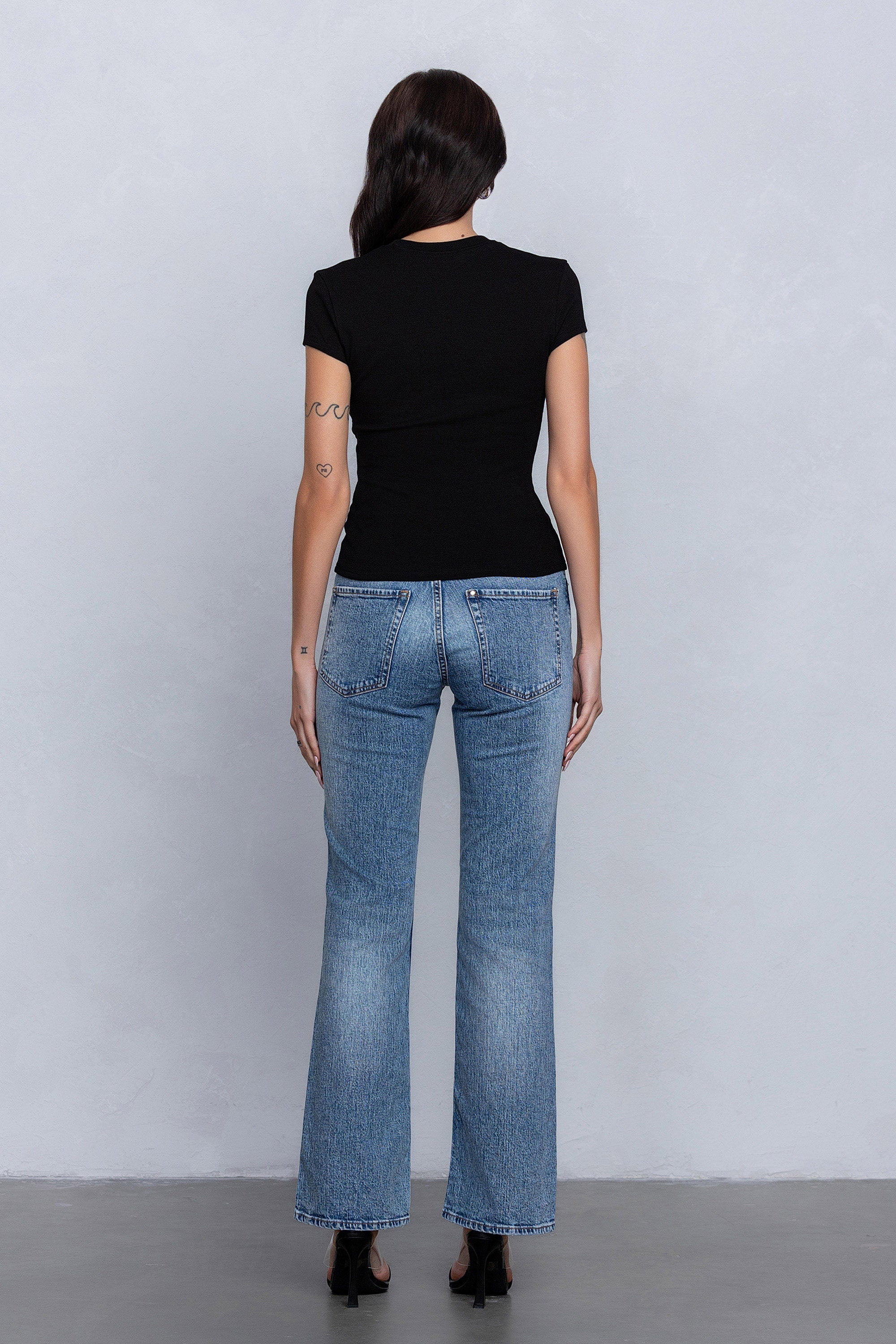 BREA RIBBED EYELET DETAIL TOP - BLACK