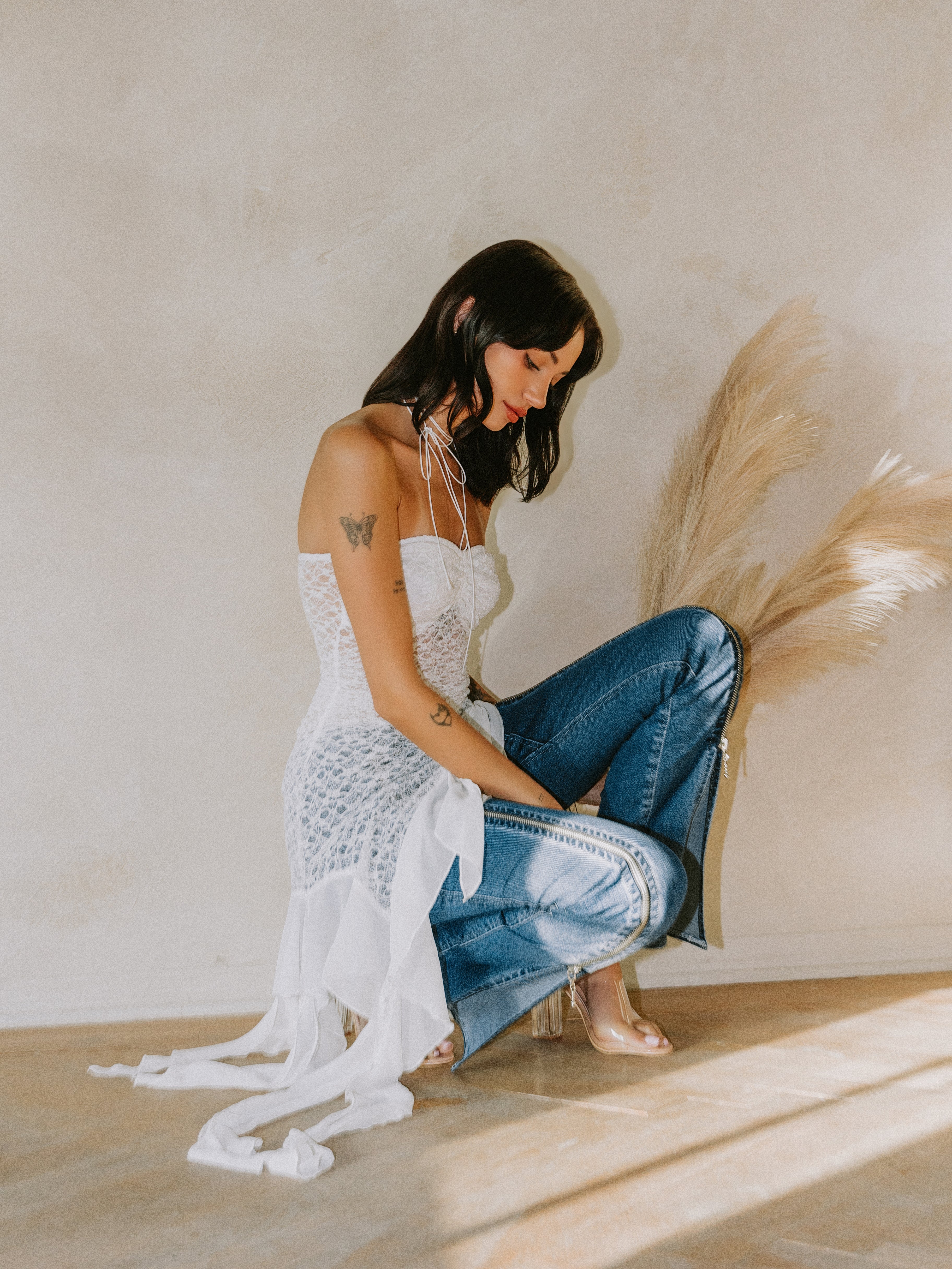 FRANKIE RUFFLE LACE TUBE TOP - WHITE