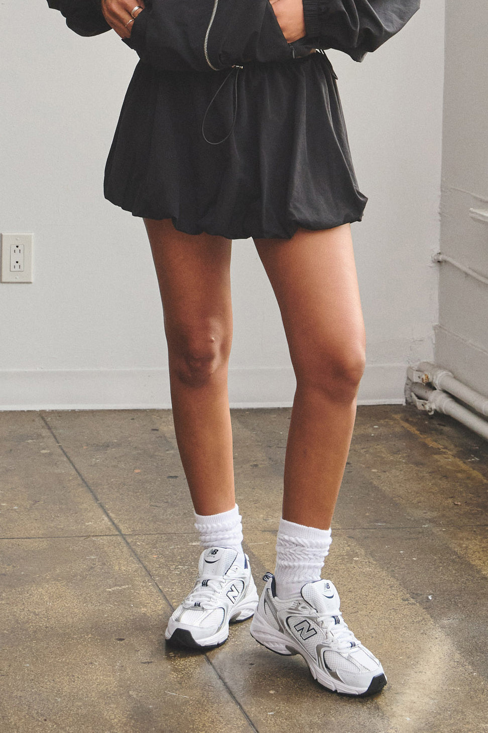 NAIA BUBBLE TRACK SKORT - BLACK