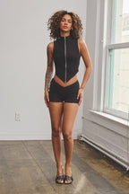 ALMA V-CUT WAISTLINE SLEEVELESS ZIP-UP TOP