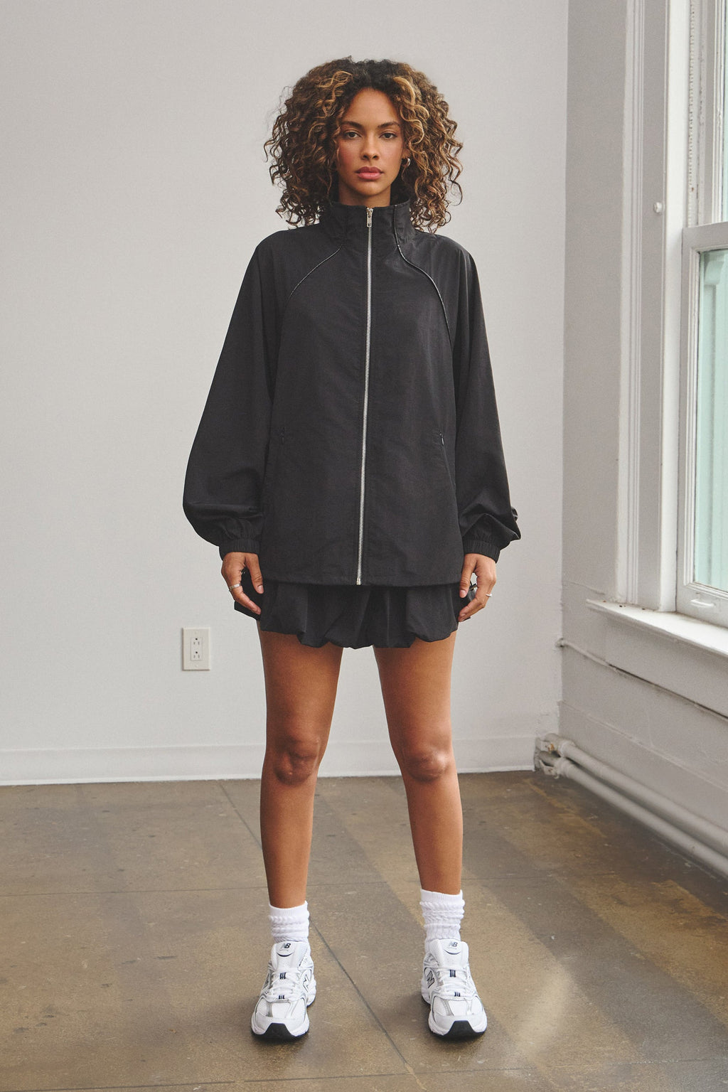 NAIA BUBBLE TRACK SKORT - BLACK