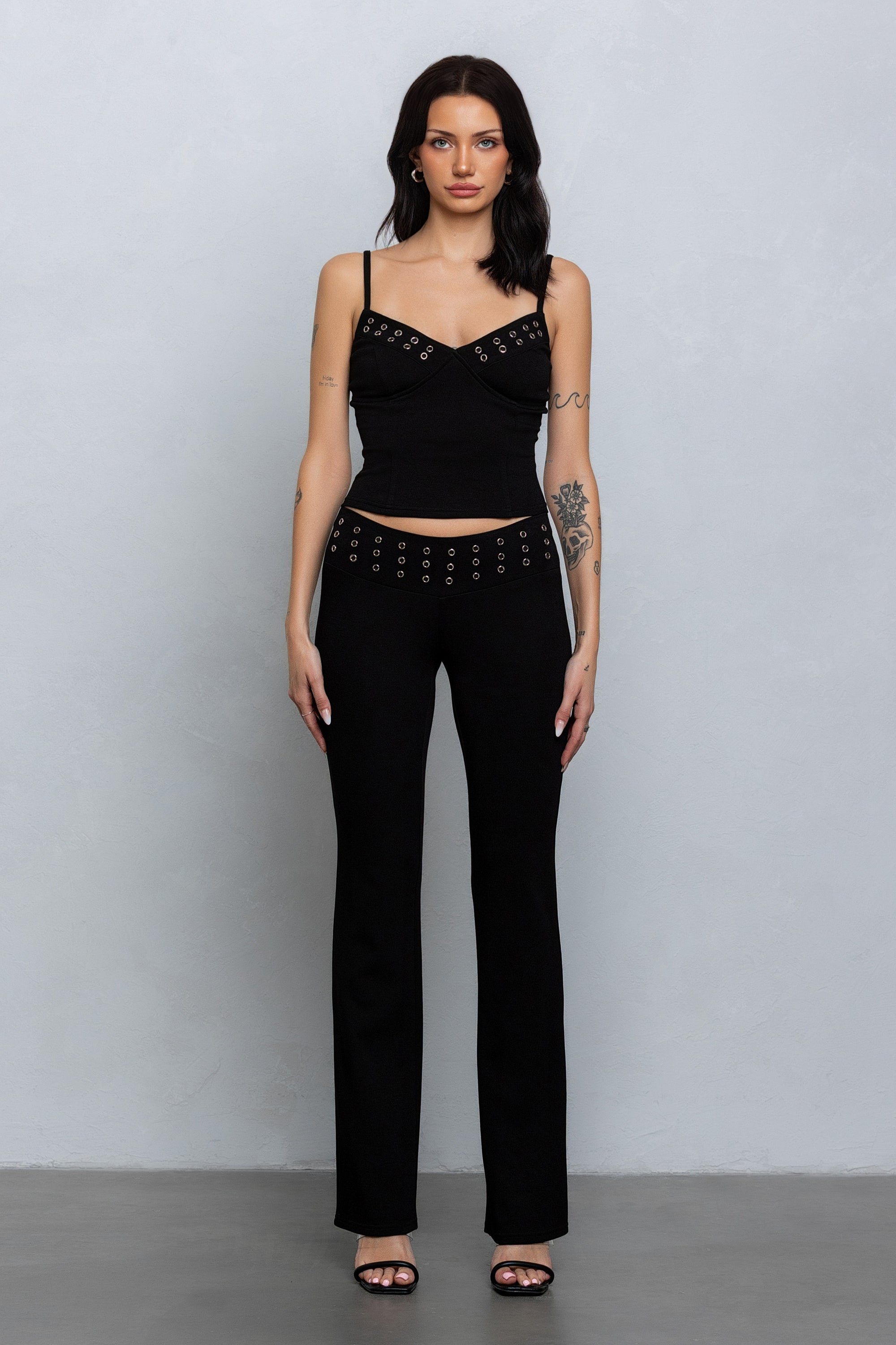 KENZIE V-NECK SLEEVELESS TANK