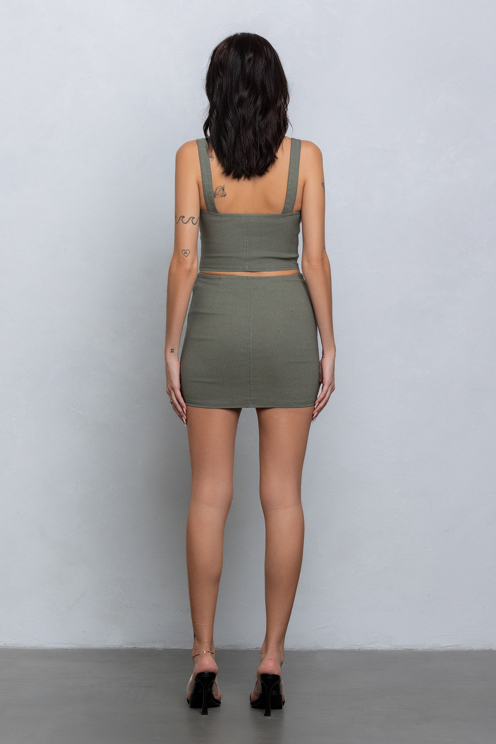 MAVEN BUCKLE DETAIL CROP TOP - OLIVE