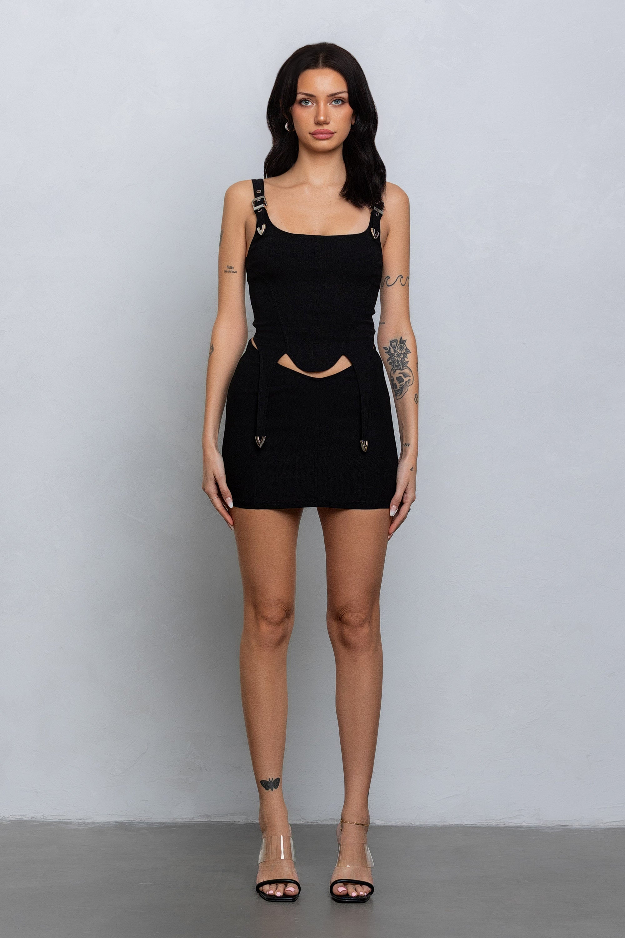 MAVEN BUCKLE DETAIL CROP TOP - BLACK