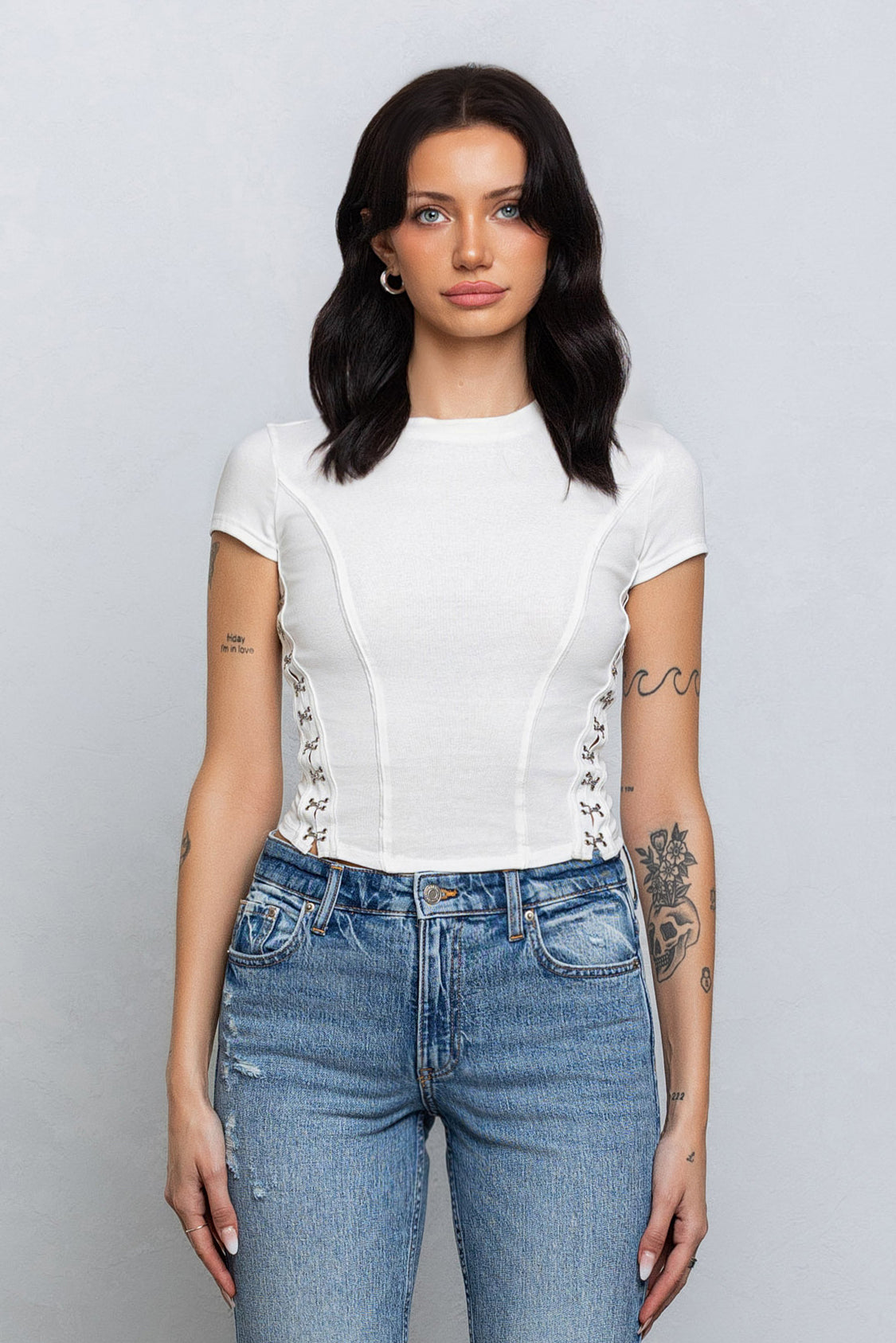 YVETTE RIBBED HOOK & EYE BABY TEE - WHITE