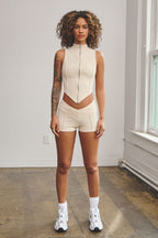 ALMA V-CUT WAISTLINE SLEEVELESS ZIP-UP TOP