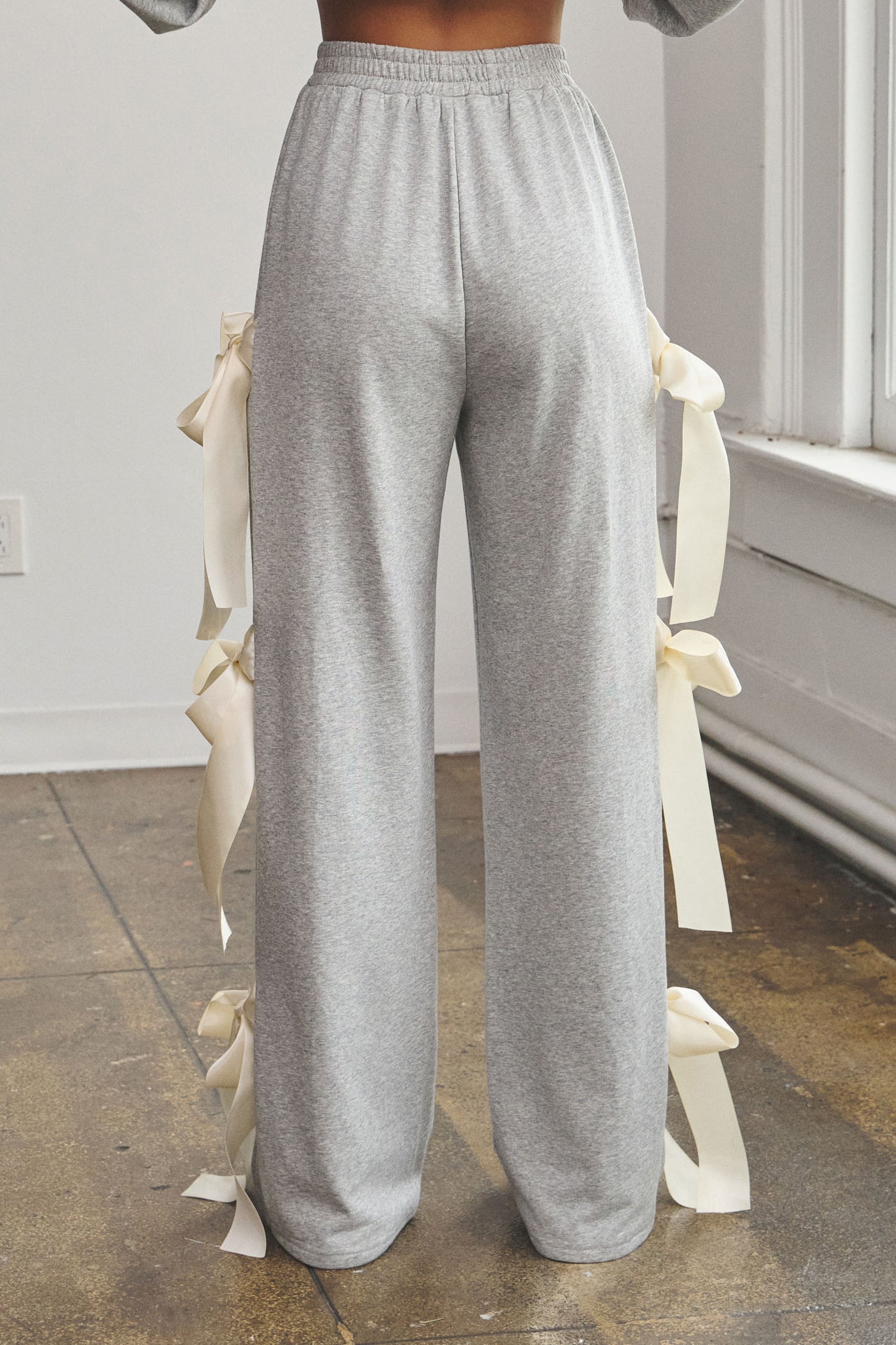 ASPEN BOW TIE WIDE SWEATPANTS - HEATHER GREY