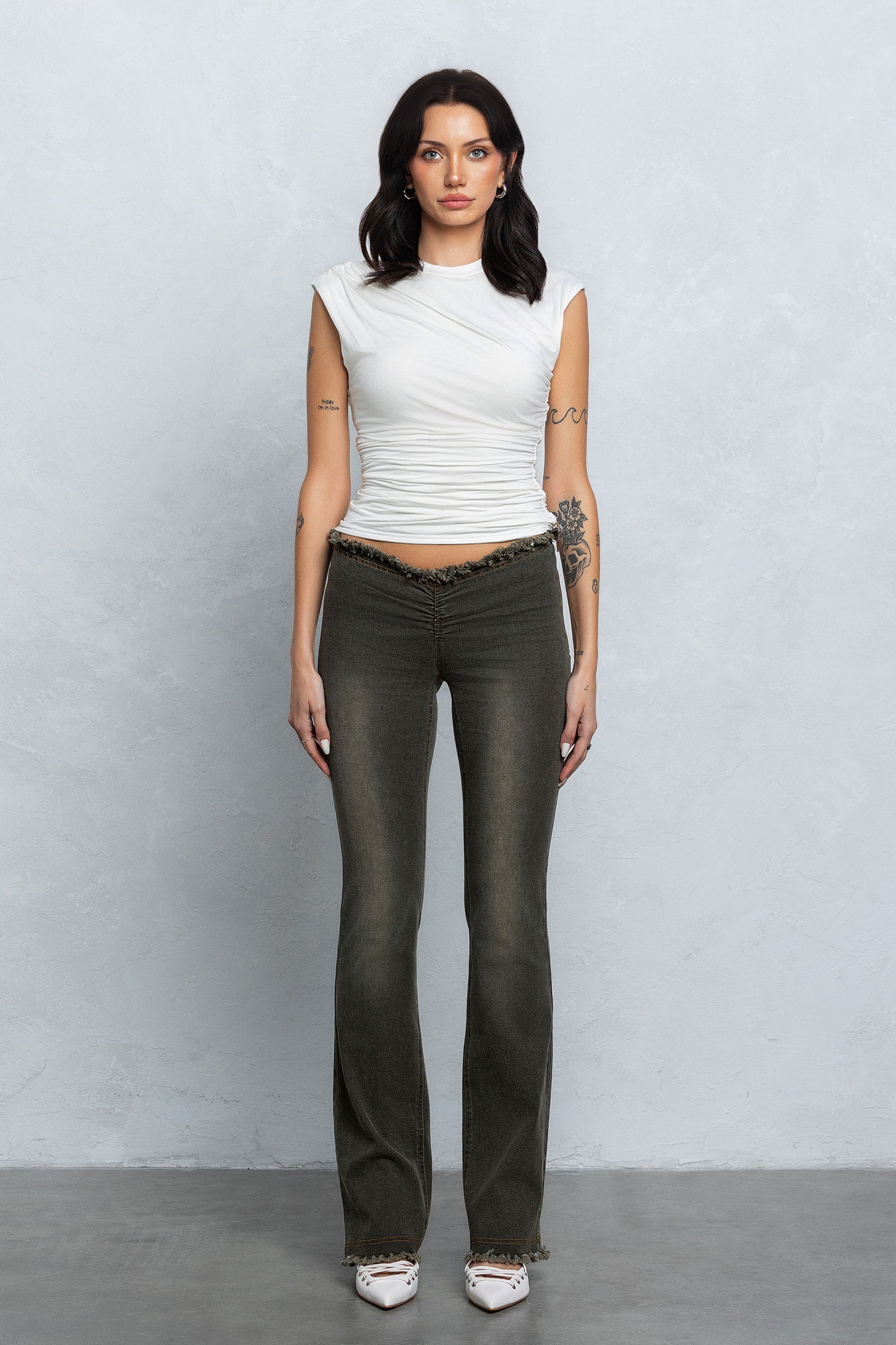 EMORIE RUCHED CAP SLEEVE TOP - WHITE