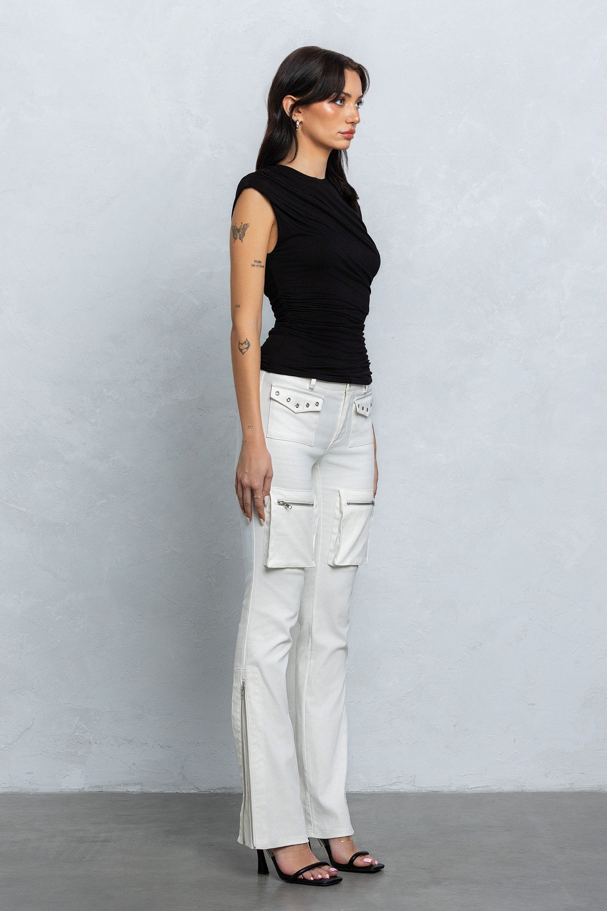 EMORIE RUCHED CAP SLEEVE TOP - BLACK