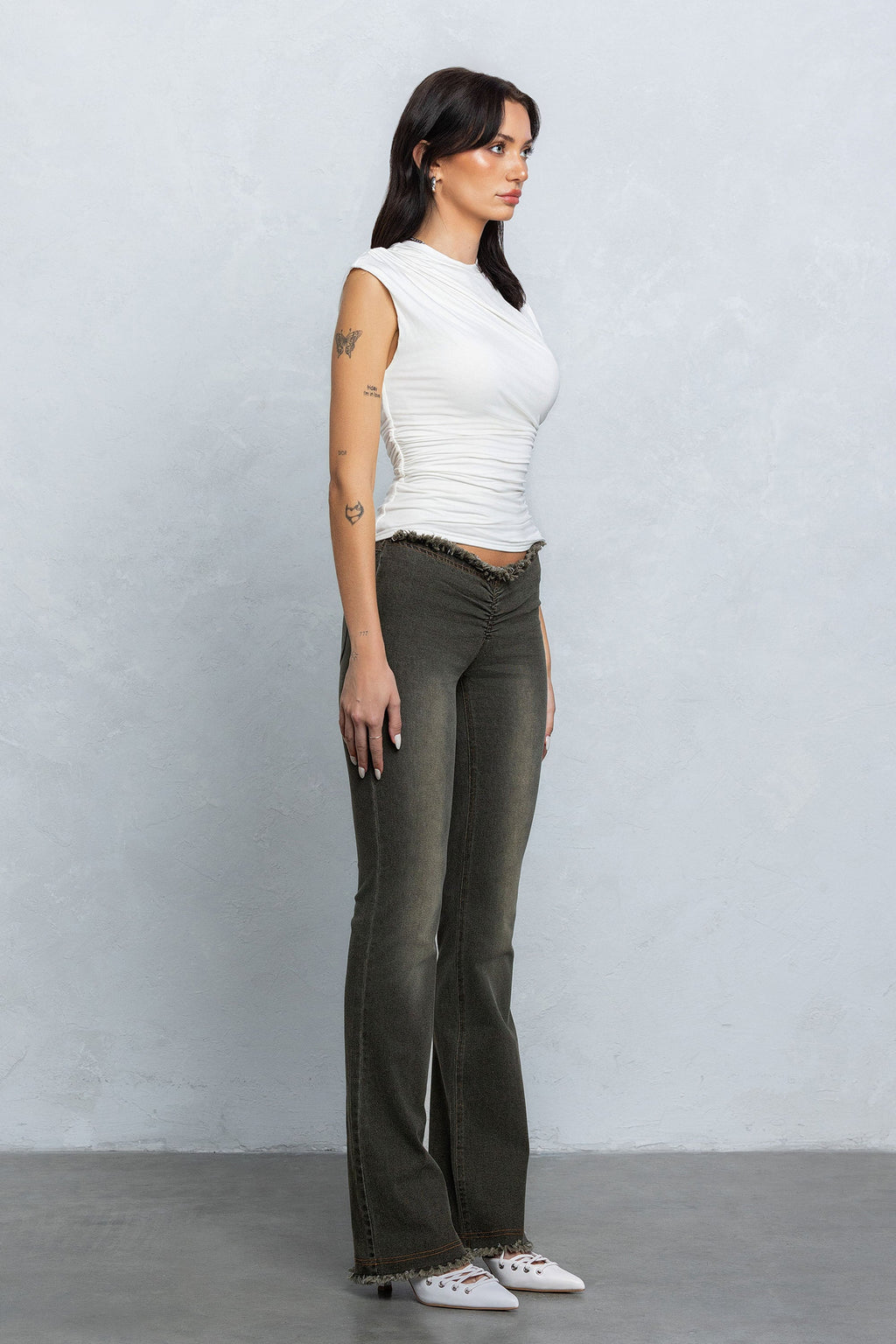 EMORIE RUCHED CAP SLEEVE TOP - WHITE