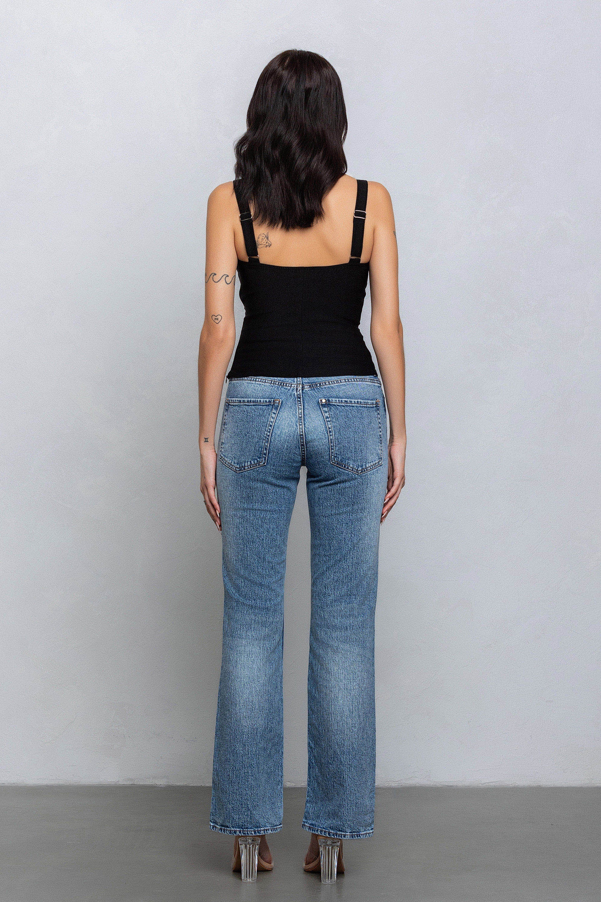 MAVEN BUCKLE TOP - BLACK