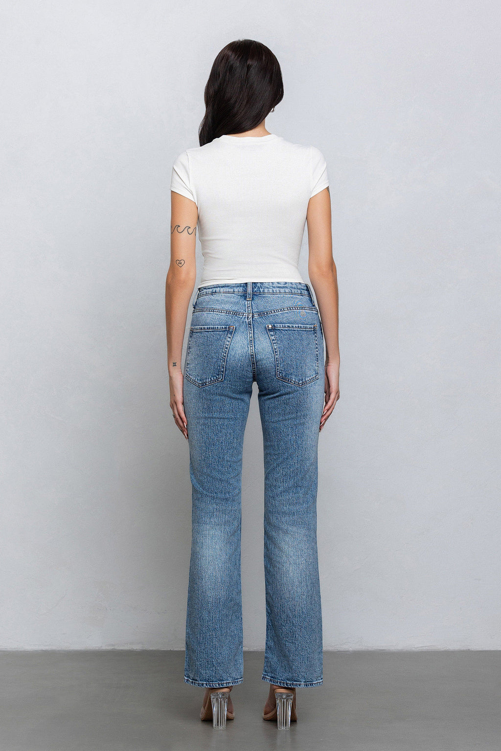 YVETTE RIBBED HOOK & EYE BABY TEE - WHITE