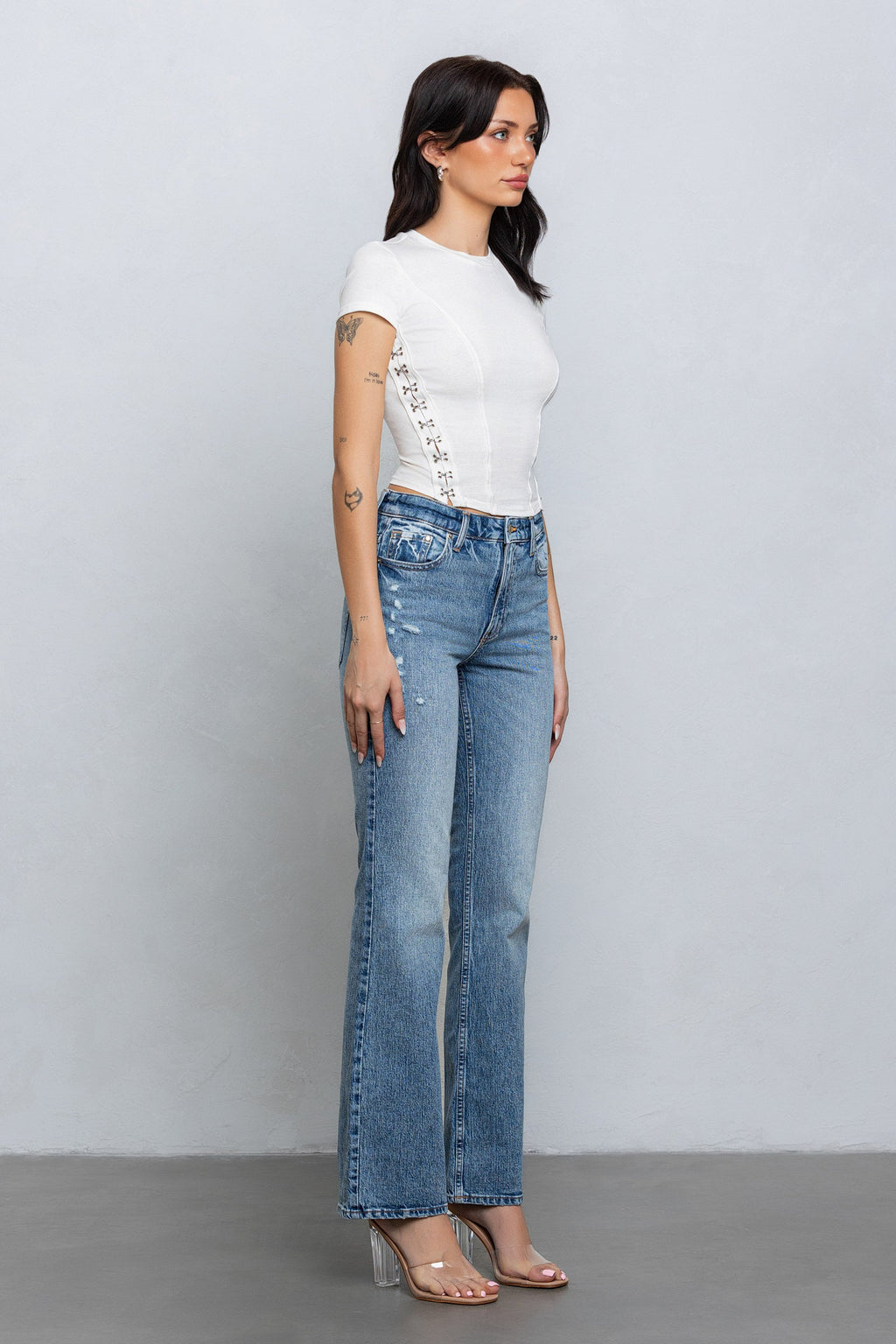 YVETTE RIBBED HOOK & EYE BABY TEE - WHITE