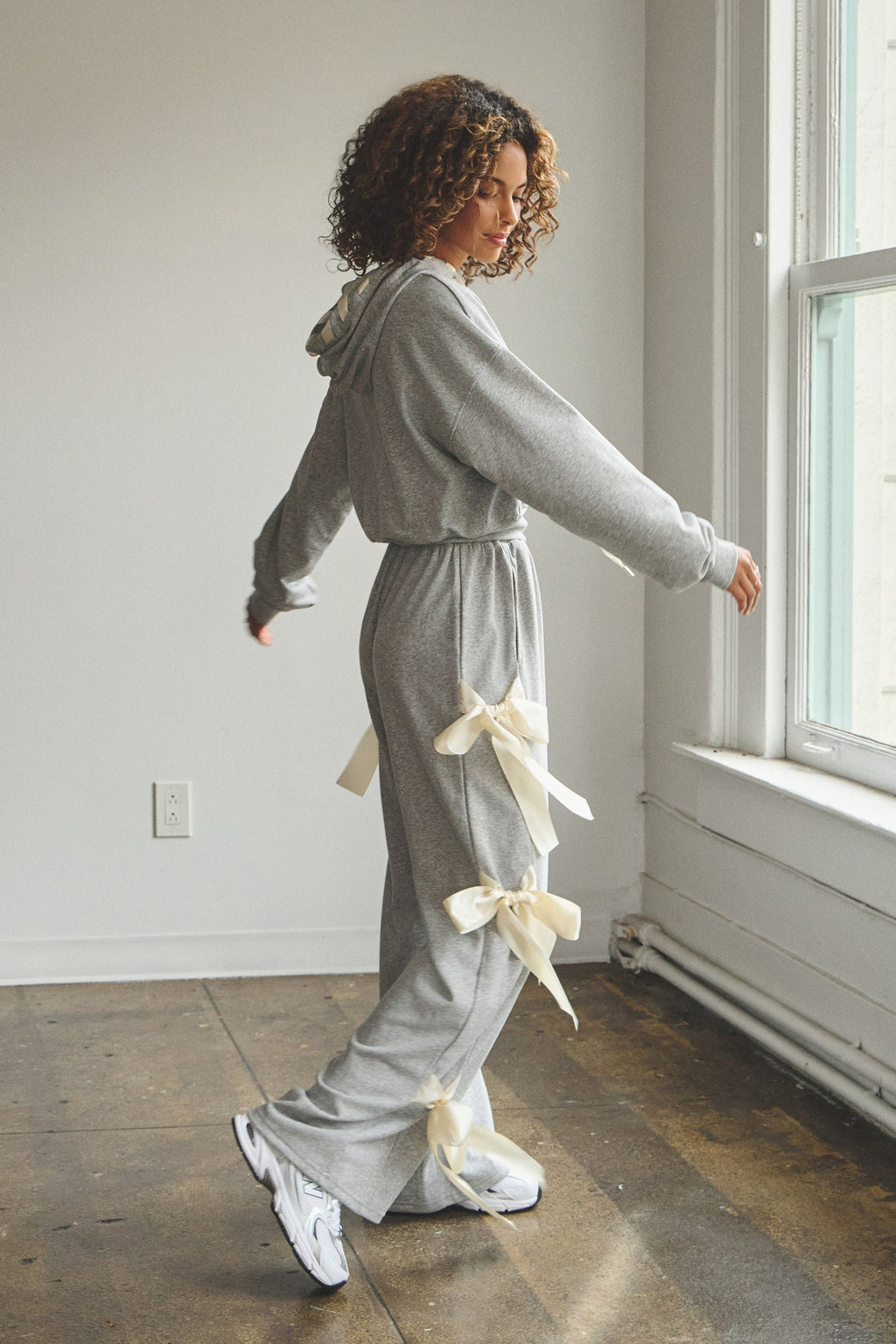 ASPEN SATIN TIE DRAWSTRING ZIP-UP - HEATHER GREY