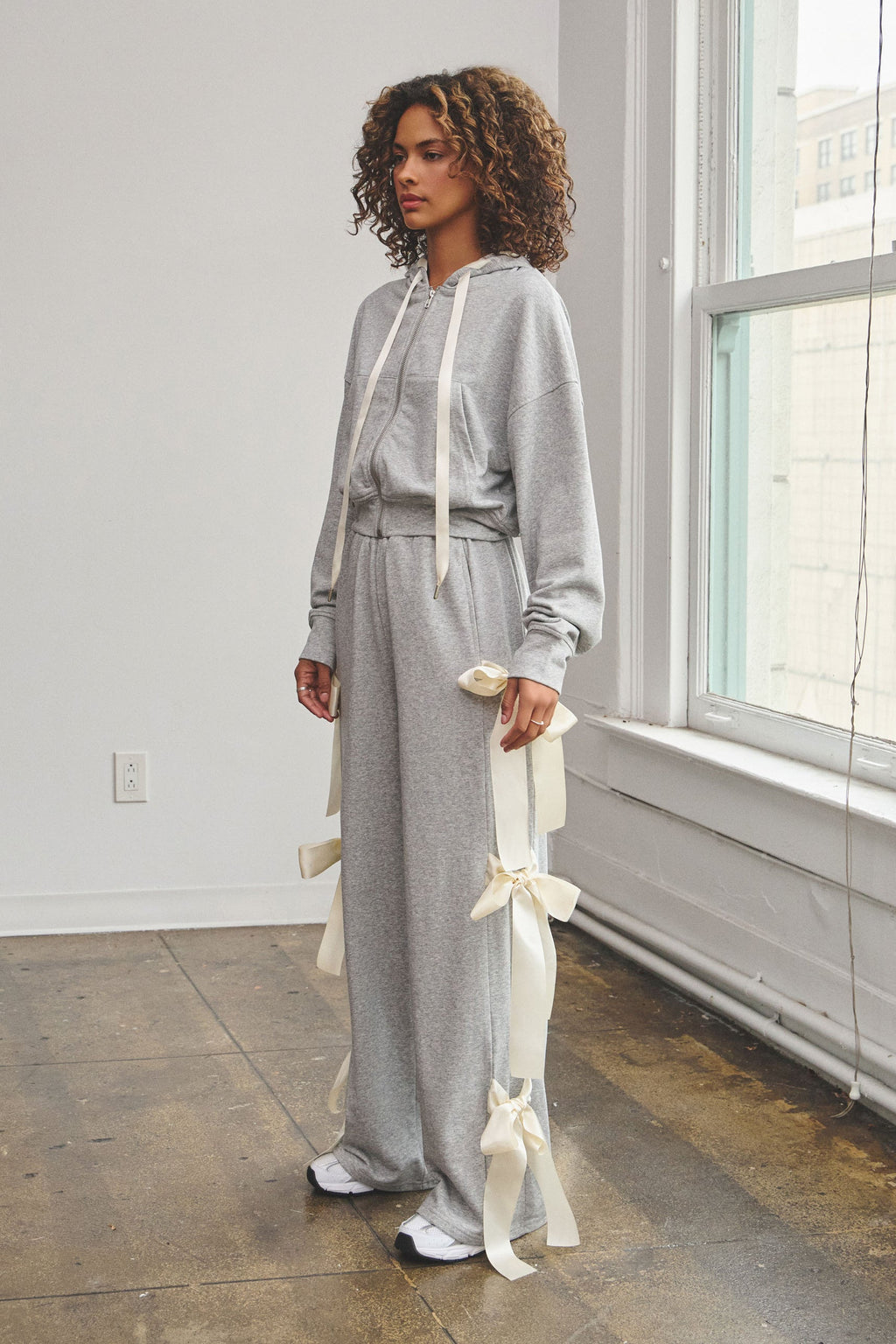ASPEN BOW TIE WIDE SWEATPANTS - HEATHER GREY