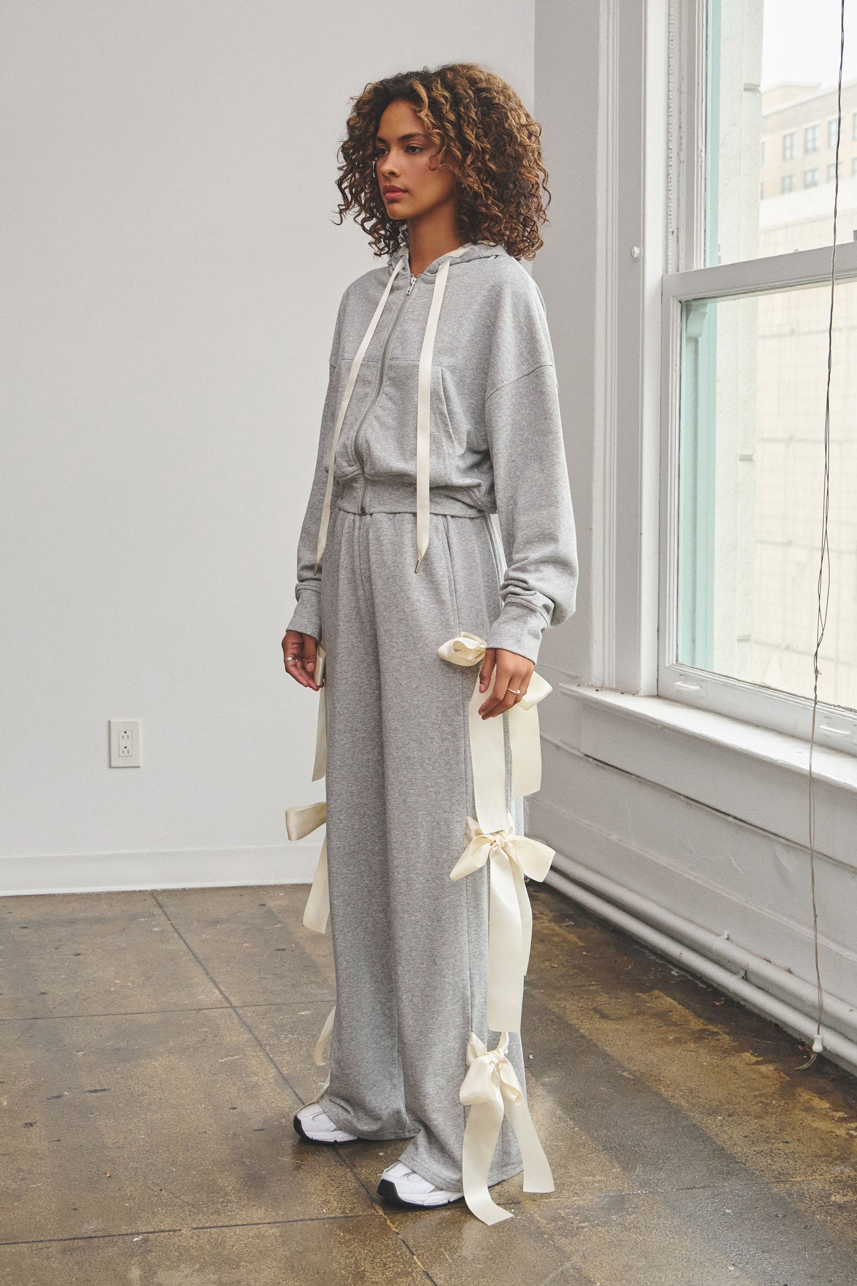 ASPEN BOW TIE WIDE SWEATPANTS - HEATHER GREY