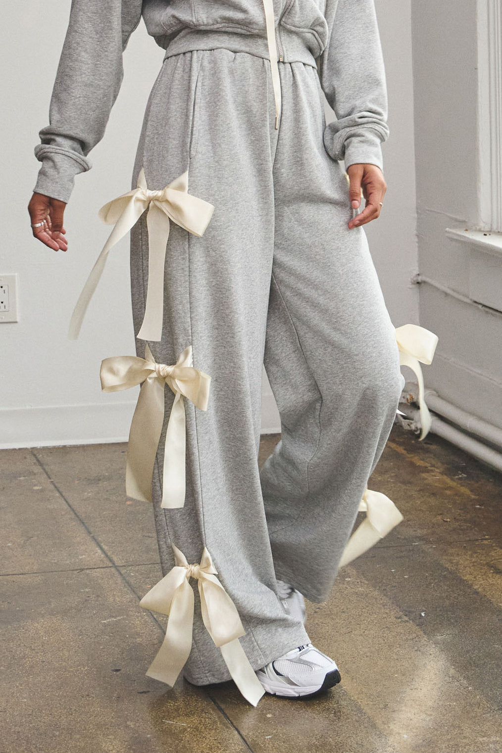 ASPEN BOW TIE WIDE SWEATPANTS - HEATHER GREY