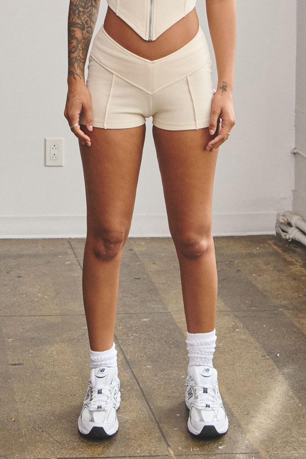 ALMA V-CUT WAISTLINE MICRO SHORTS