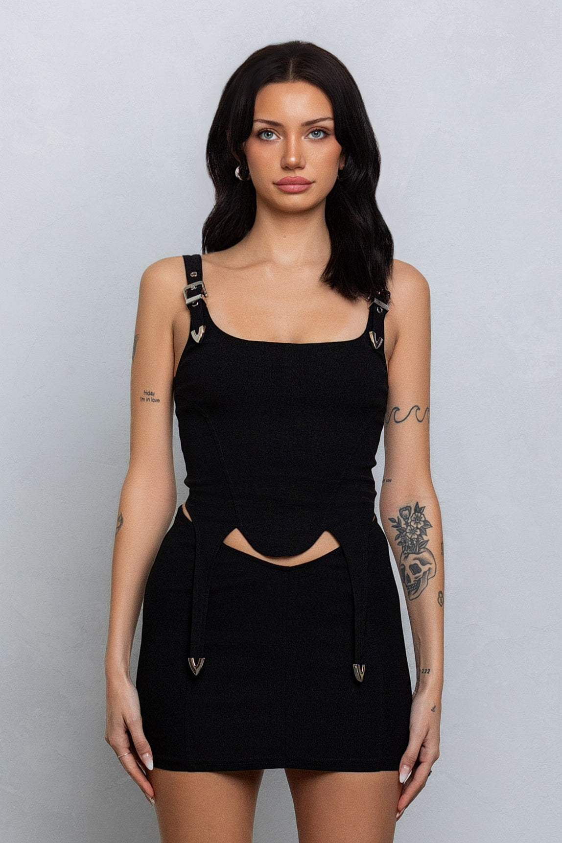 MAVEN BUCKLE DETAIL CROP TOP - BLACK
